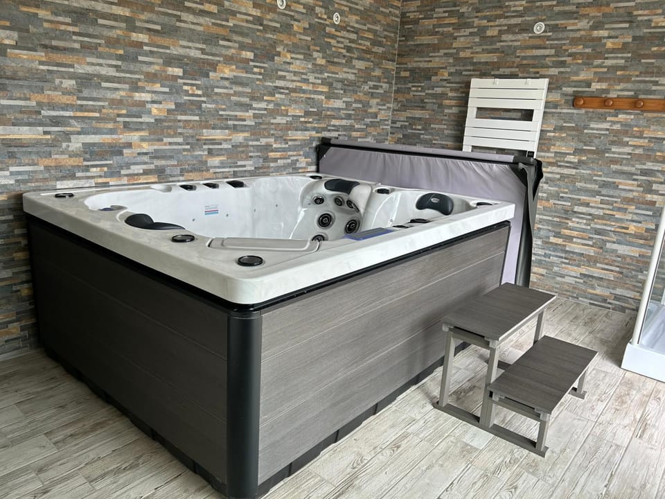 le domaine du bez gite de la grise piscine sauna hammam spa House in Occitanie