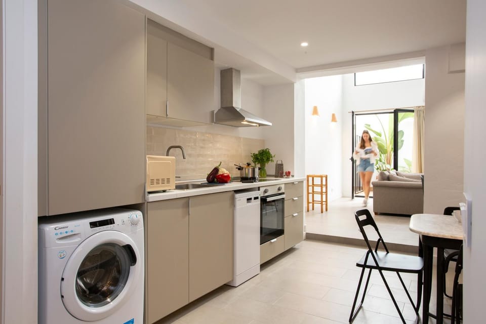 Kitchen or kitchenette, Dining area, dishwasher, oven, stove, toaster, washing machine