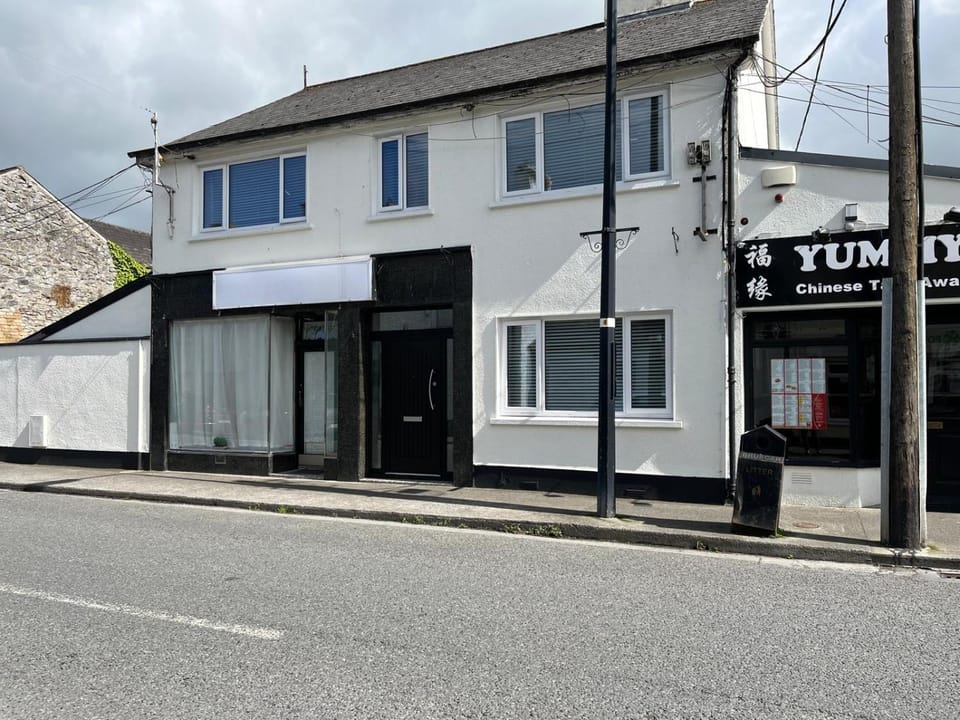 Triple Room with Private Bathroom at Caroline's Guest House, River Street, Clara Vacation rental in Westmeath, Co. Westmeath, Ireland
