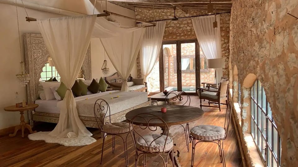 Bed, Photo of the whole room, Seating area, Bedroom