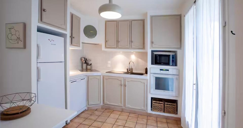 Kitchen or kitchenette, dishwasher, oven, pet friendly