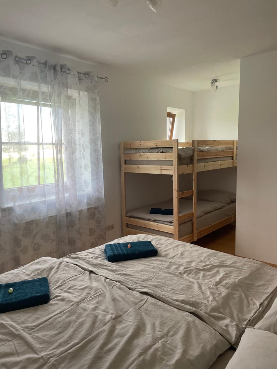 Bedroom, bunk bed