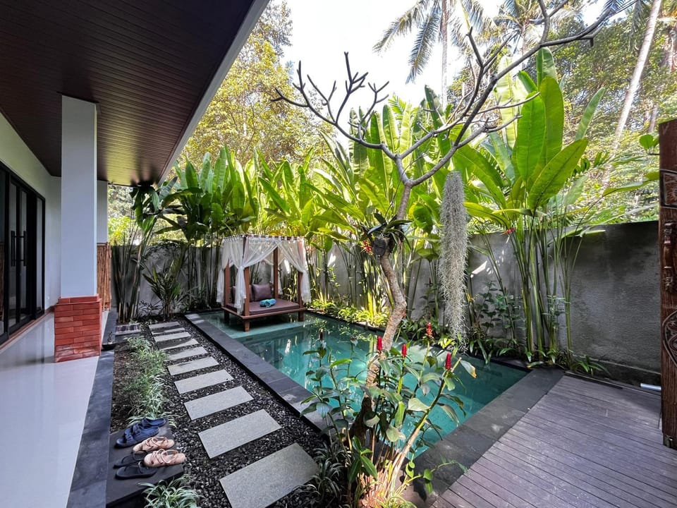 Property building, Swimming pool