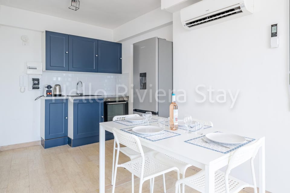 Kitchen or kitchenette, Dining area, stove, air conditioner