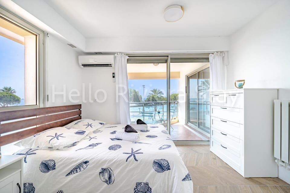 Bed, Balcony/Terrace, Photo of the whole room, Bedroom, air conditioner