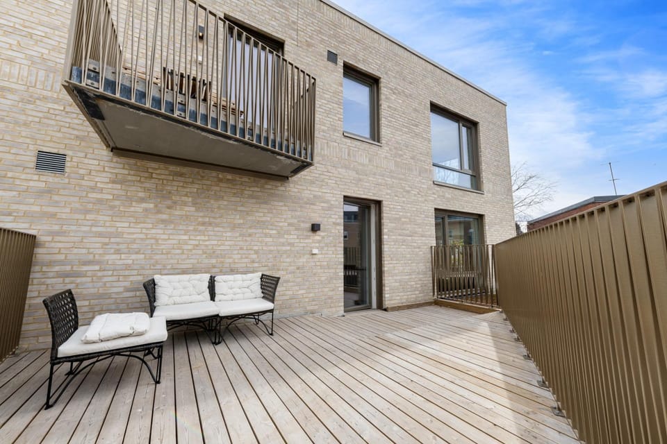 Patio, Day, Balcony/Terrace, Seating area