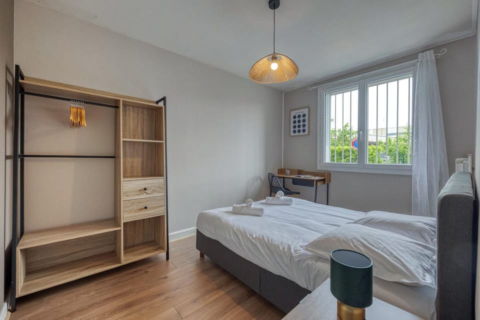 Bed, Photo of the whole room, Bedroom, towels, wardrobe