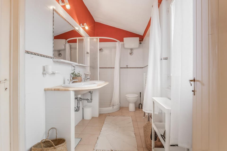 Shower, Toilet, Bathroom, heating