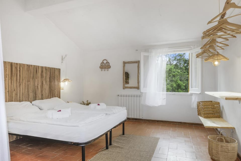 Bed, Photo of the whole room, Bedroom, heating, towels