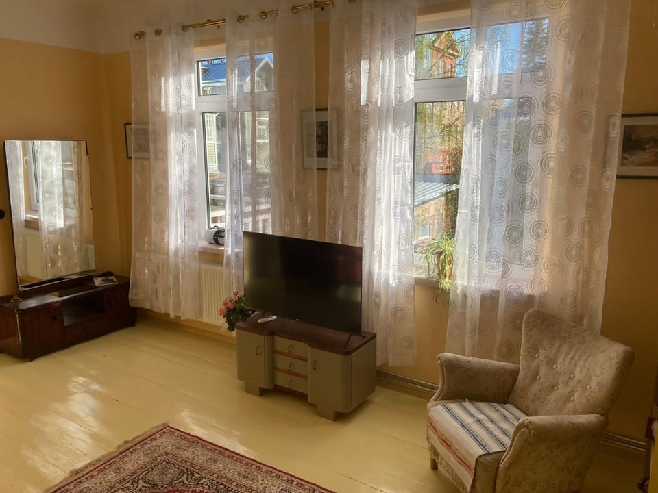 Communal lounge/ TV room, Living room, Seating area