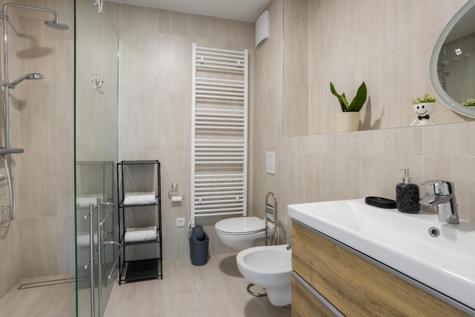 Shower, Toilet, Bathroom