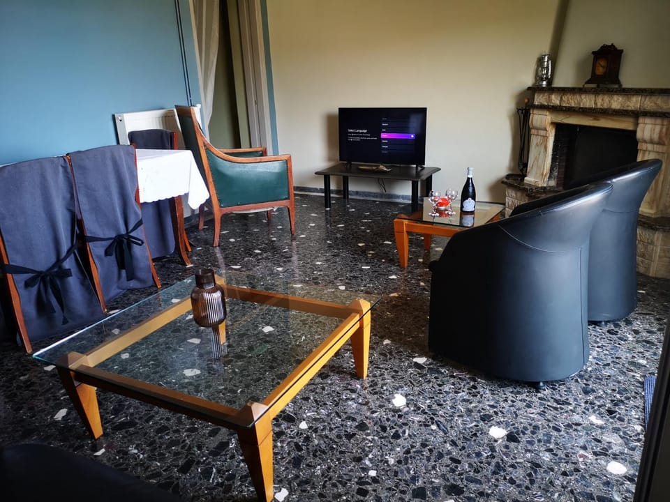 TV and multimedia, Living room, Evening entertainment, fireplace