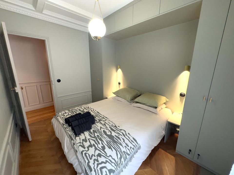 Bed, Photo of the whole room, Bedroom, towels, wardrobe