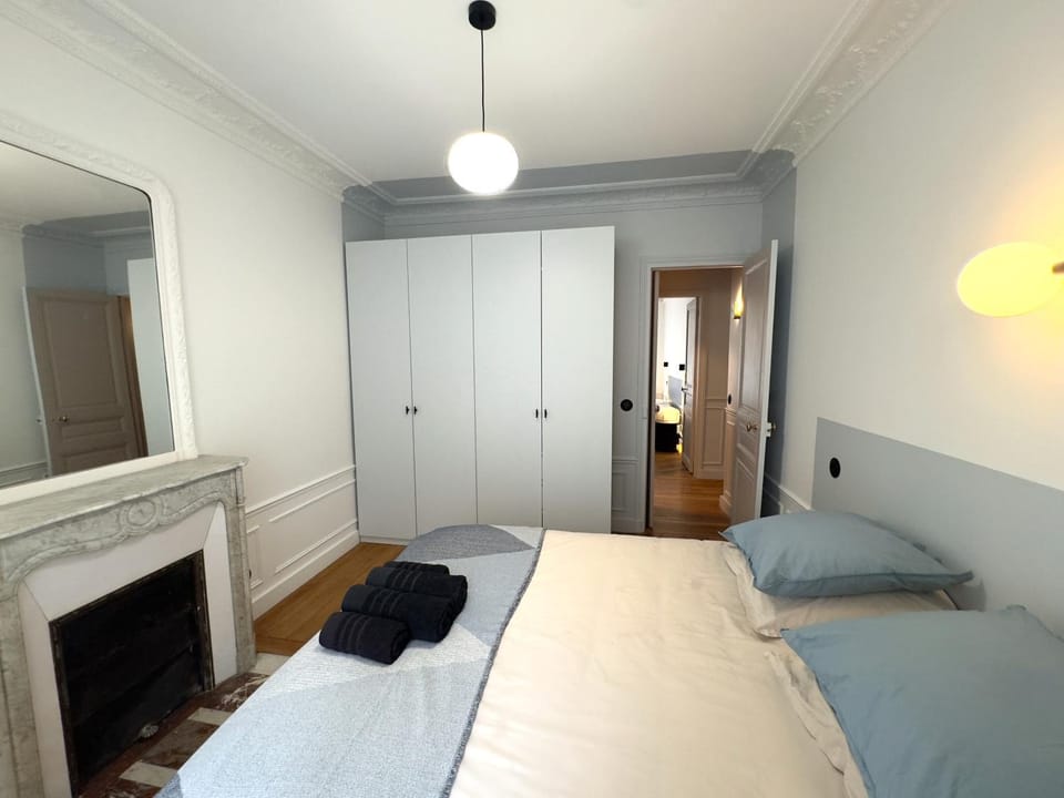 Bed, Photo of the whole room, Bedroom, wardrobe