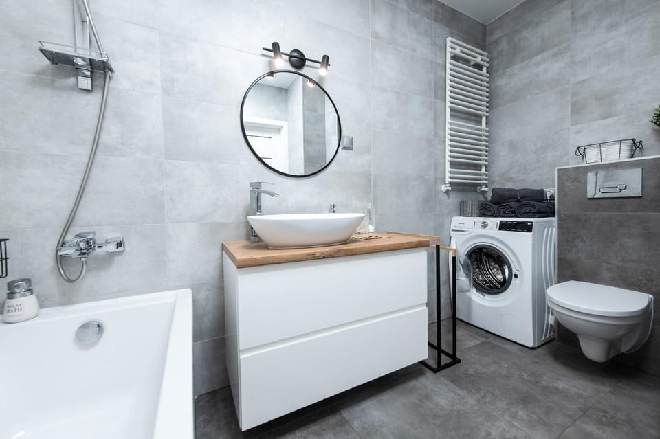 Shower, Toilet, Bathroom, Bath, towels, washing machine