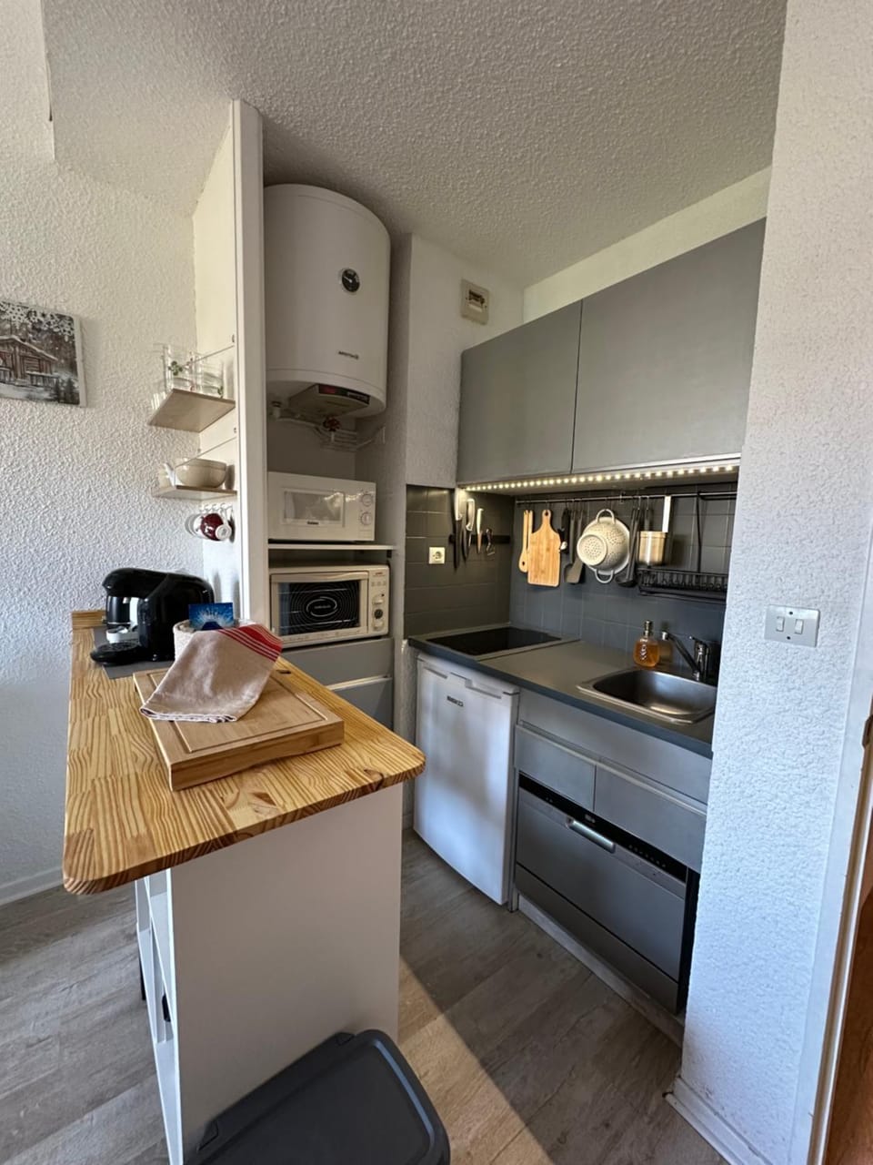 Kitchen or kitchenette