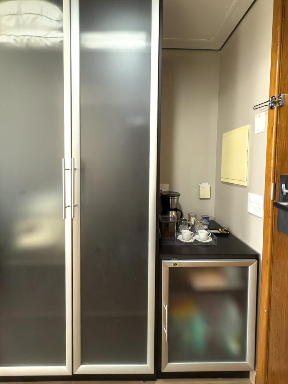 Coffee/tea facilities, wardrobe