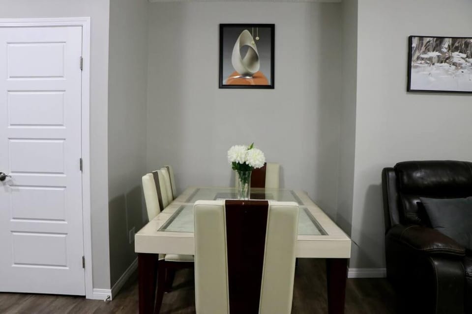 Parkside Luxury Stay with Xbox Entertainment Apartment in Calgary