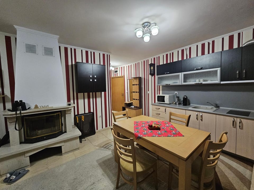 Communal lounge/ TV room, Kitchen or kitchenette