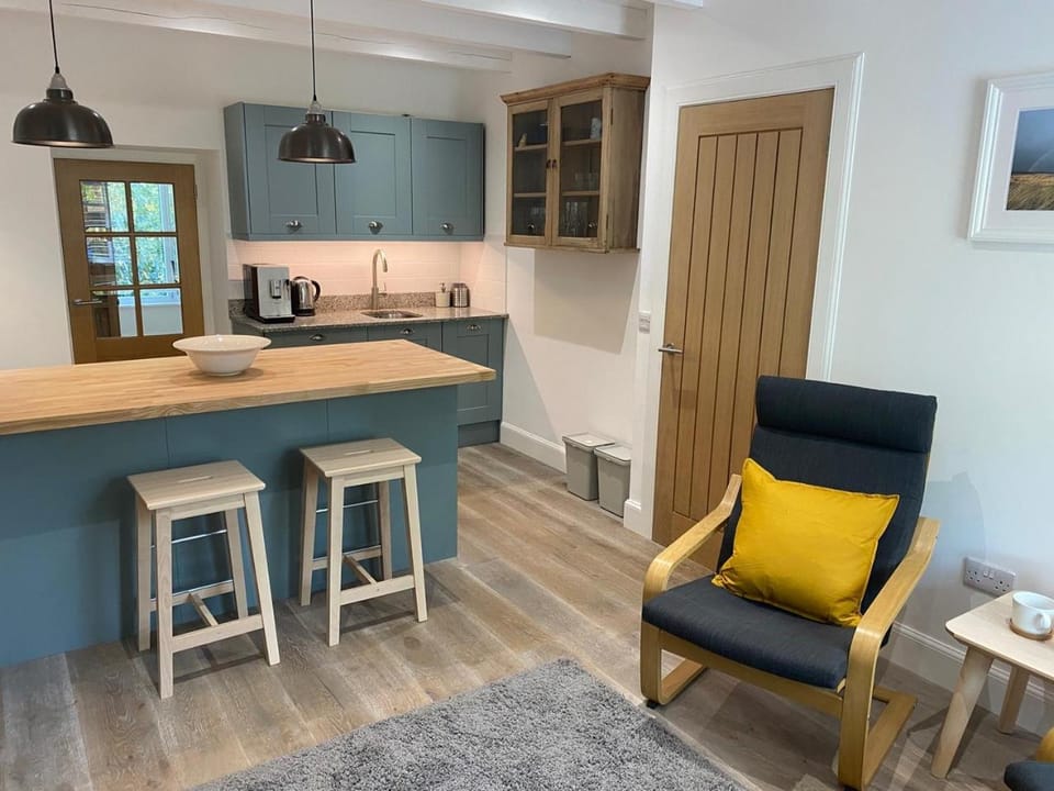 Kitchen or kitchenette, kitchen