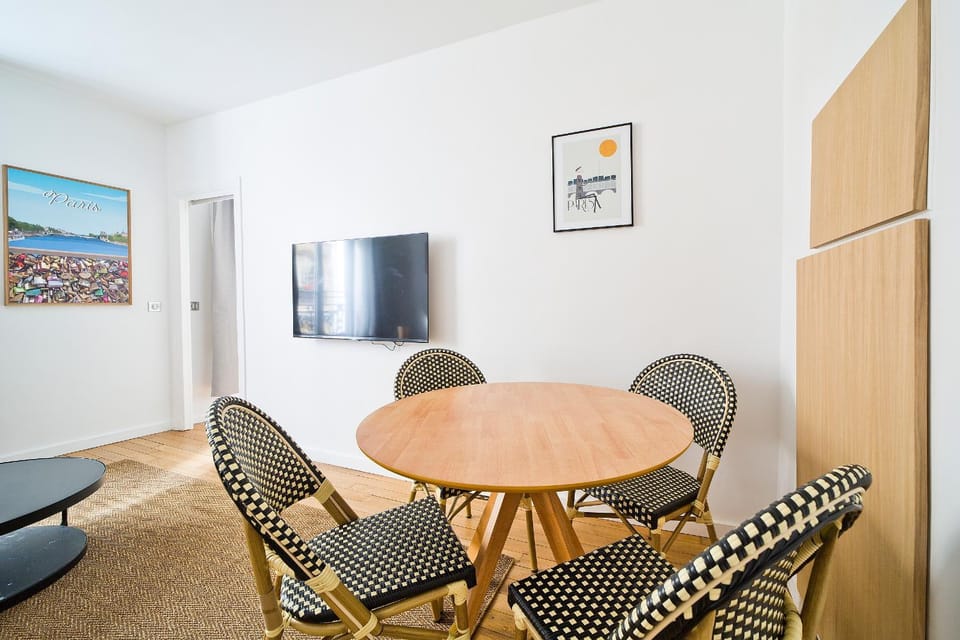 Seating area, Dining area