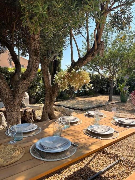 Garden, Dining area