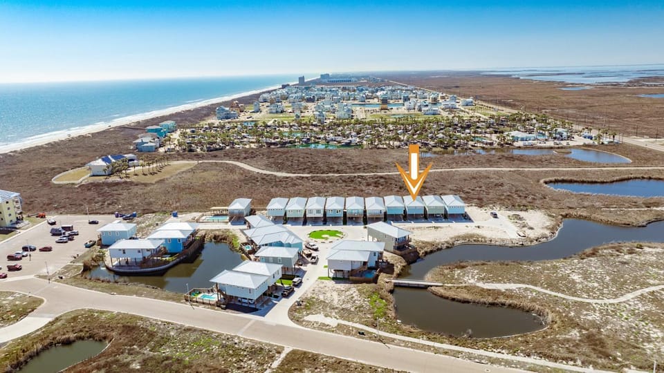 Beach to Bay - OCEAN VIEWS! Private Pool! House in Port Aransas