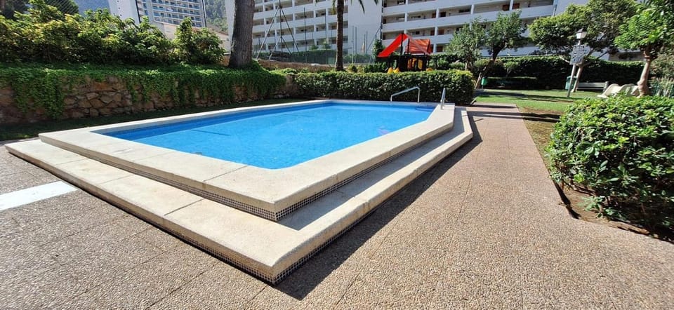 NUEVO APTO PARA HASTA 6 PERSONAS MUY CERCA DE PLAYA LEVANTE BENIDORM CON JARDÍNES Y GRAN PISCINA , PISTA DE TENnIS Y FUTBOL DEPORTES Y ZONA INFANTIL ,EN URBANIZACIÓN CON PARKING Apartment in Benidorm
