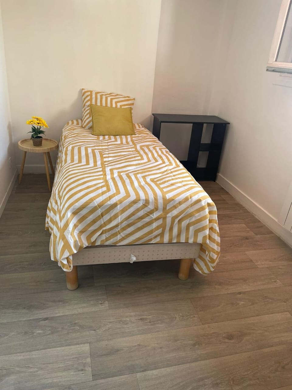 Chambre avec balcon dans charmante maison prêt d' aéroport d'Orly et proche paris Bed and Breakfast in Île-de-France