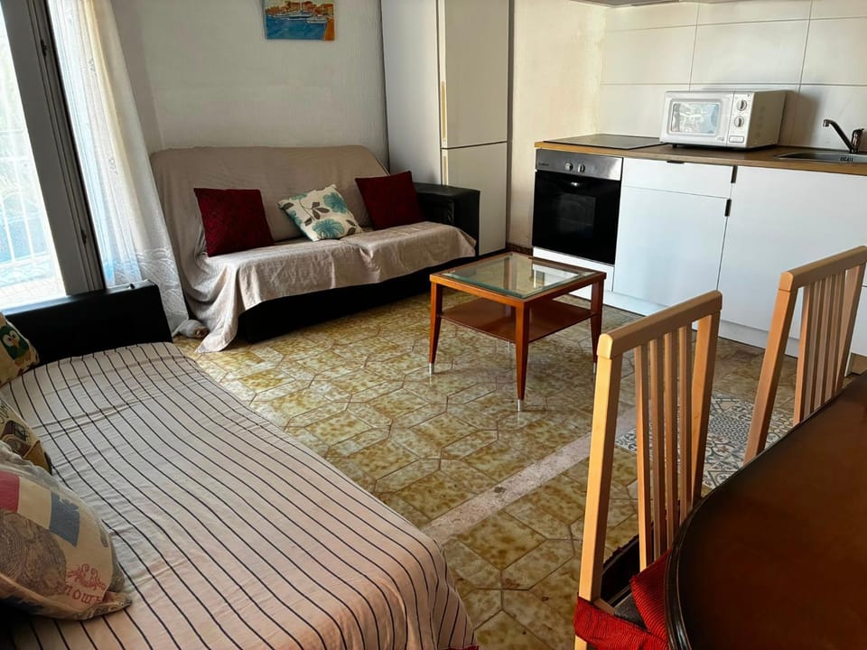 Santa Pola well located apartment with balcony Apartment in Santa Pola