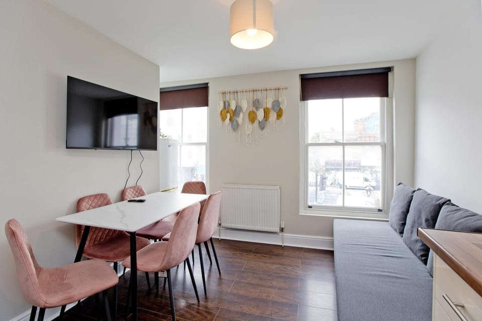 TV and multimedia, Living room, Dining area