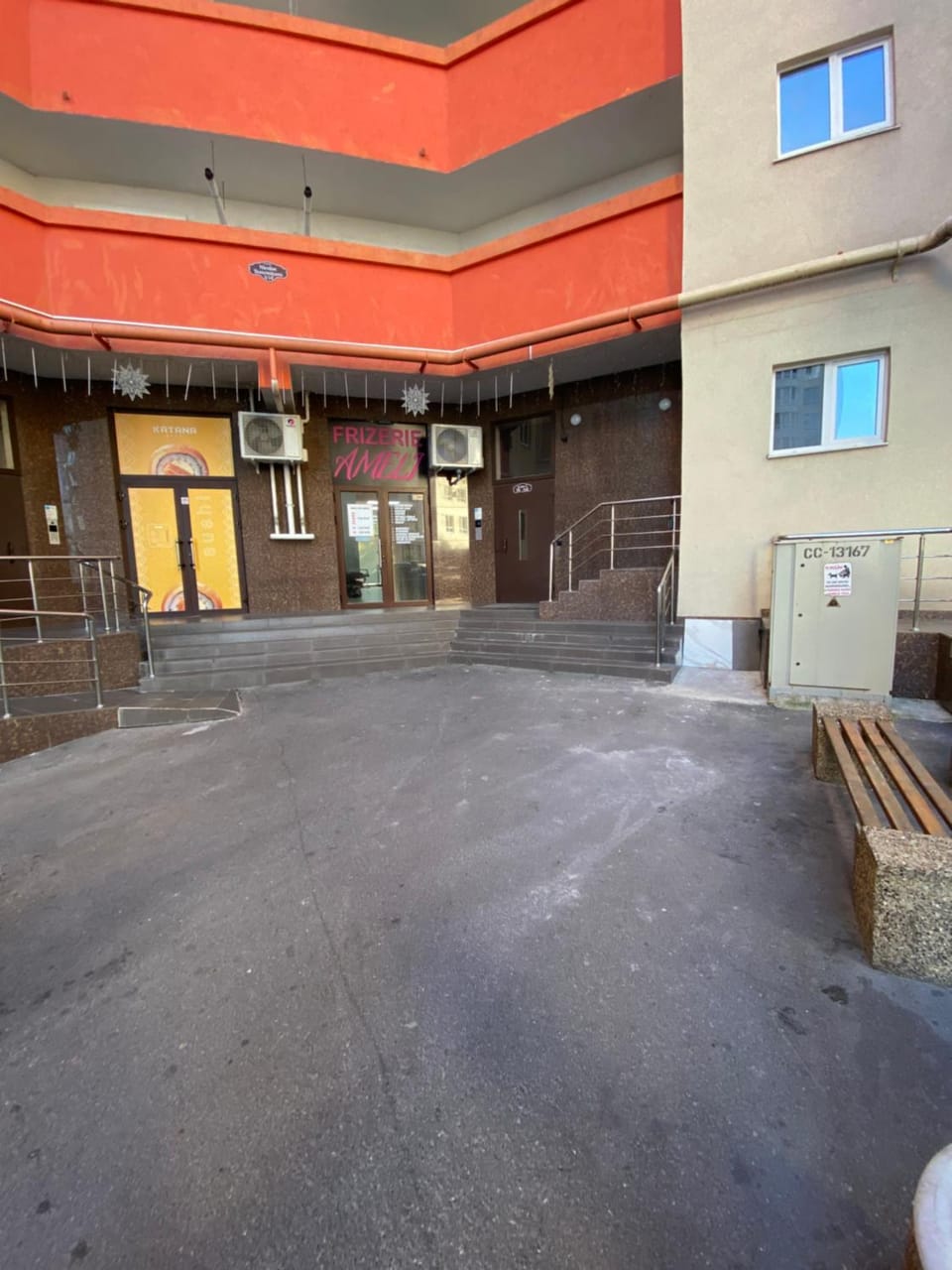 Facade/entrance