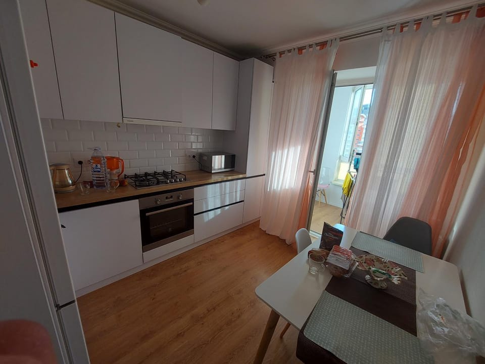 Coffee/tea facilities, Dining area, oven, stove