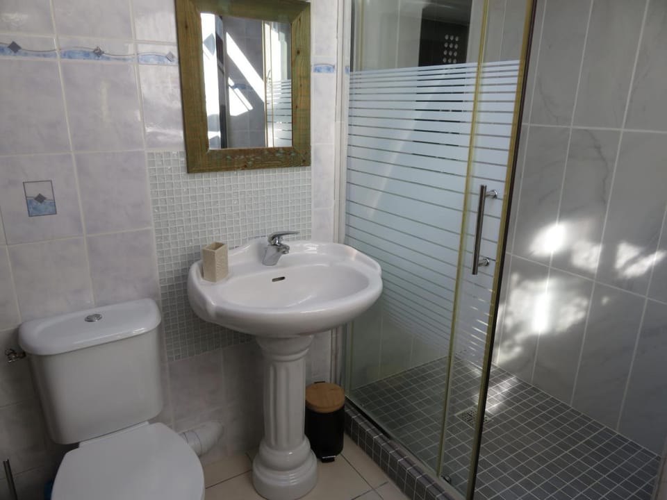 Bathroom, Living room