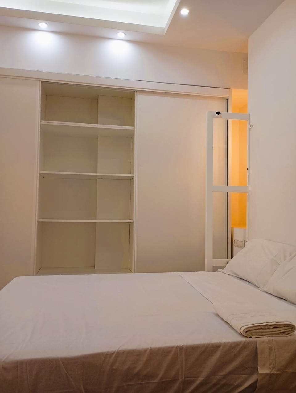 Photo of the whole room, wardrobe