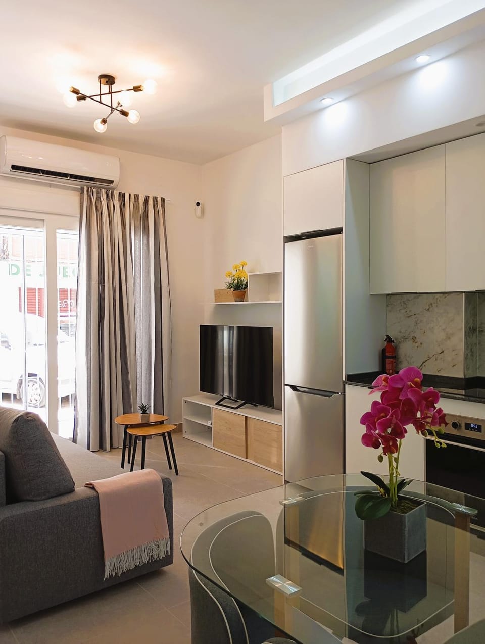 Seating area, Dining area