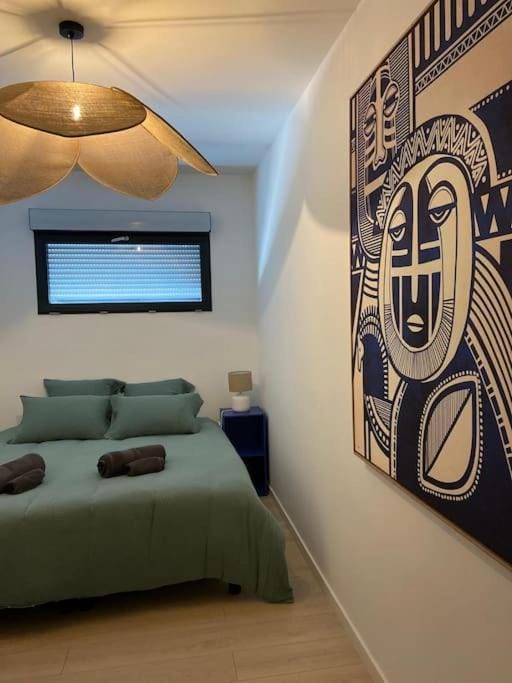 Bed, Decorative detail, Bedroom