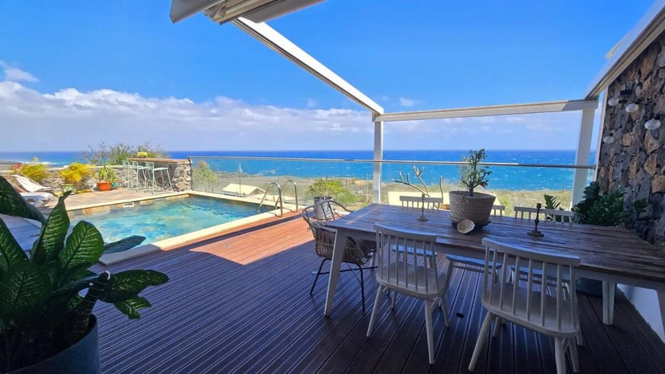 Patio, Day, Natural landscape, View (from property/room), Balcony/Terrace, Dining area, Pool view, Sea view, Swimming pool, sunbed