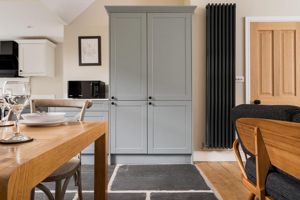 Kitchen or kitchenette, Living room, Seating area, Dining area