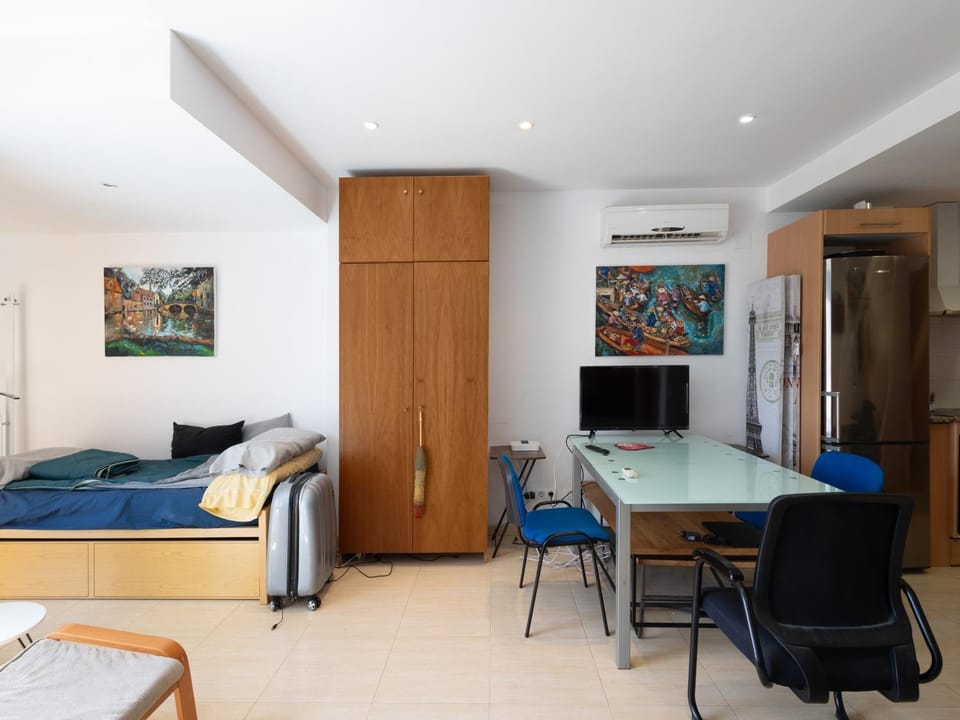 Property building, Living room, Bedroom