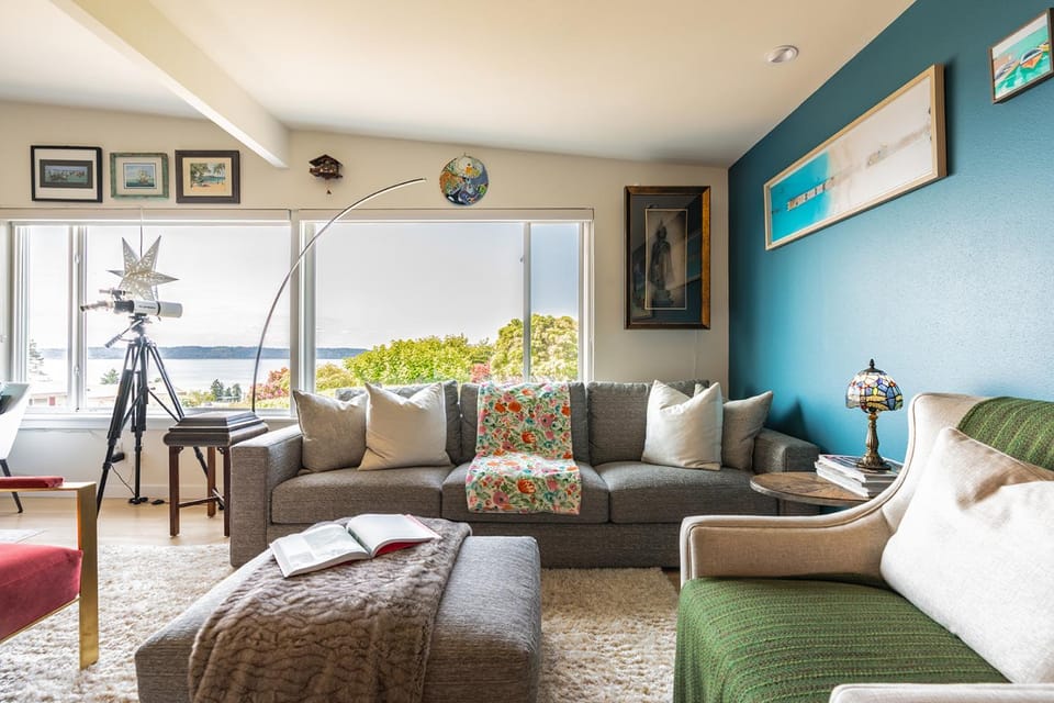 Natural landscape, Living room, Seating area, Garden view, Sea view, Sea view