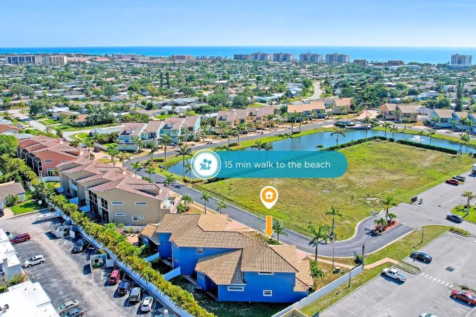 Property building, Day, Neighbourhood, Bird's eye view, Beach, City view, Street view, Location, Parking
