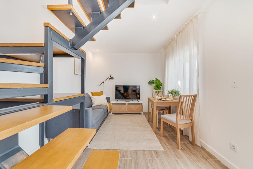 Bed, TV and multimedia, Living room, Seating area, Dining area