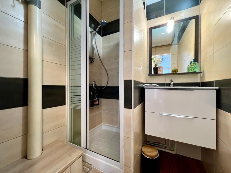 Shower, Bathroom