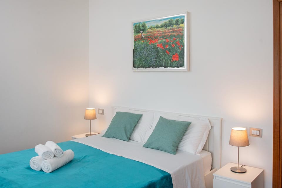 Bed, Decorative detail, Bedroom, towels