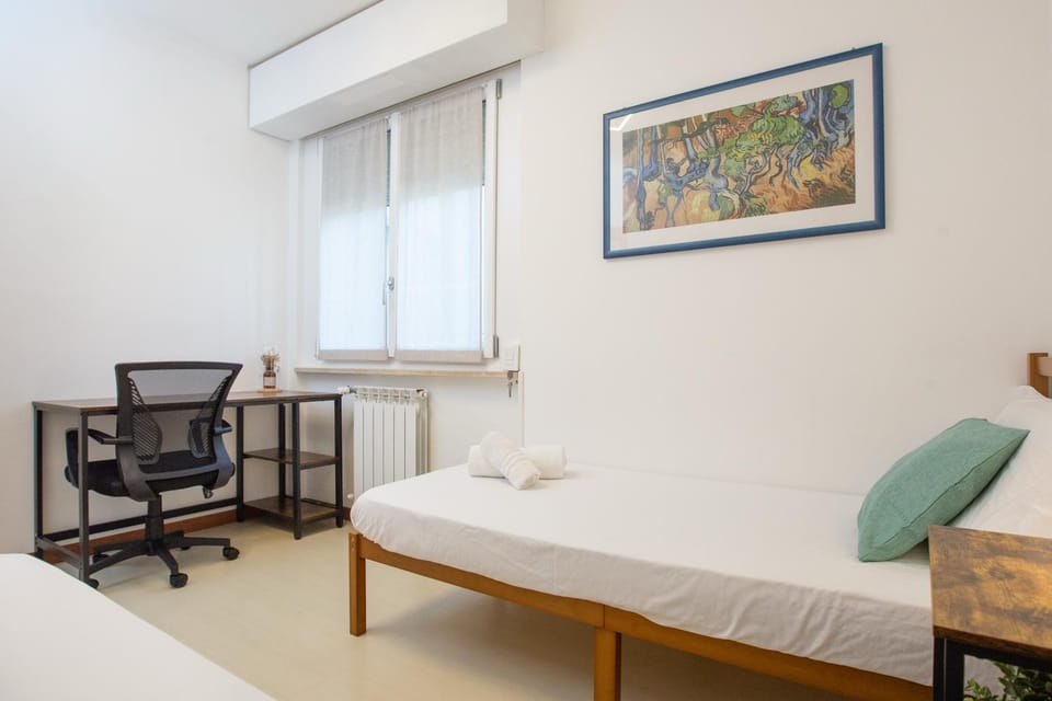 Bed, Seating area, Bedroom