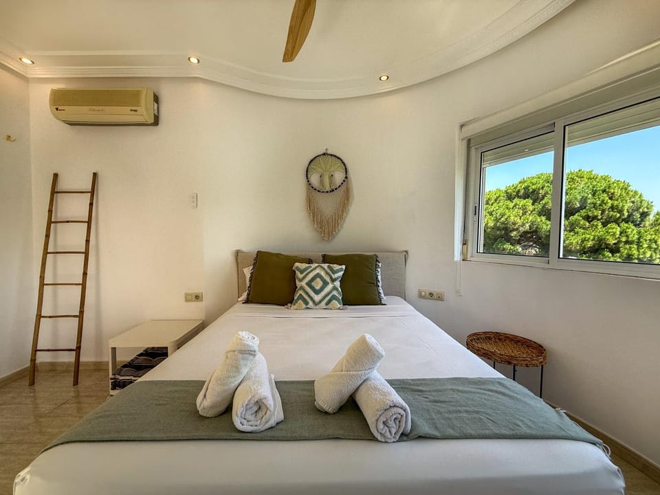 Bed, Bedroom