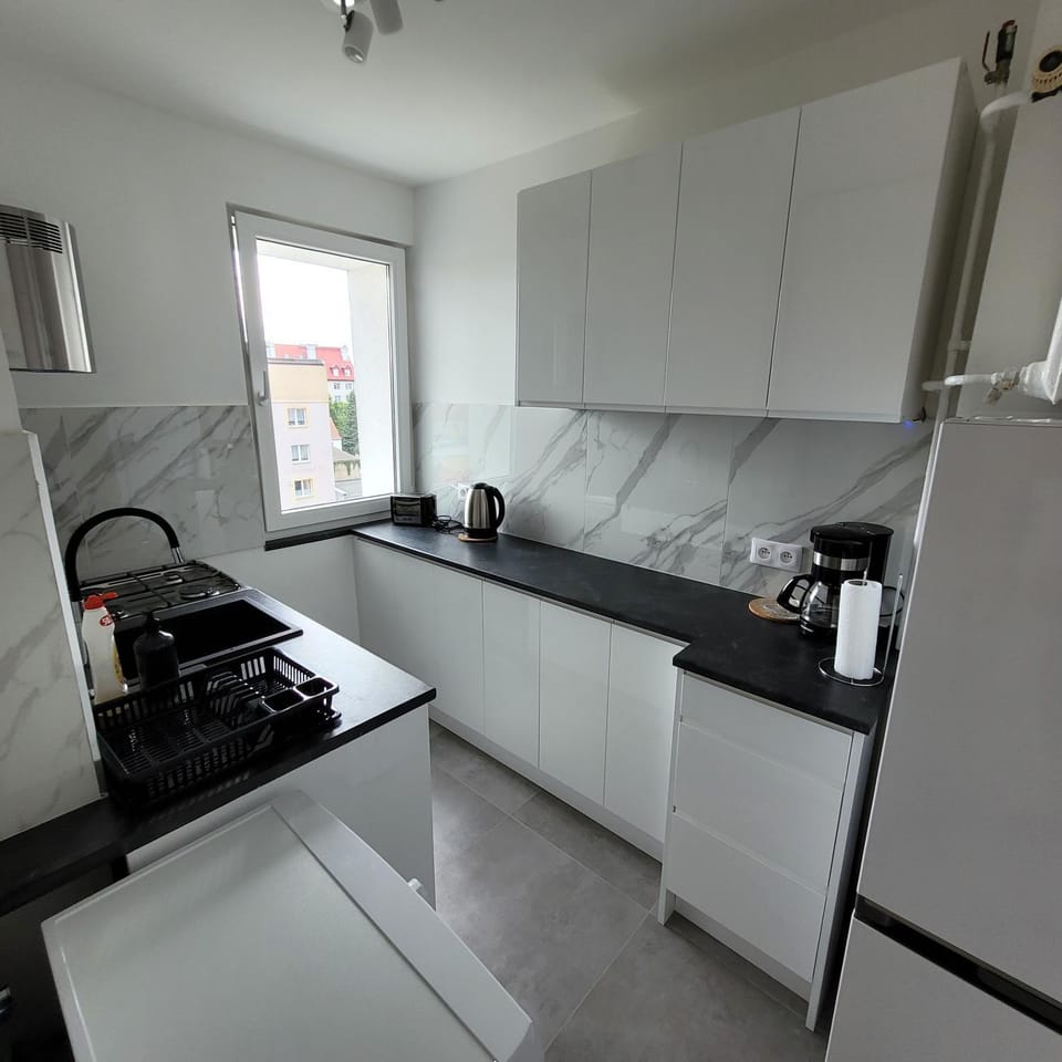 Coffee/tea facilities, dishwasher, oven, stove, toaster