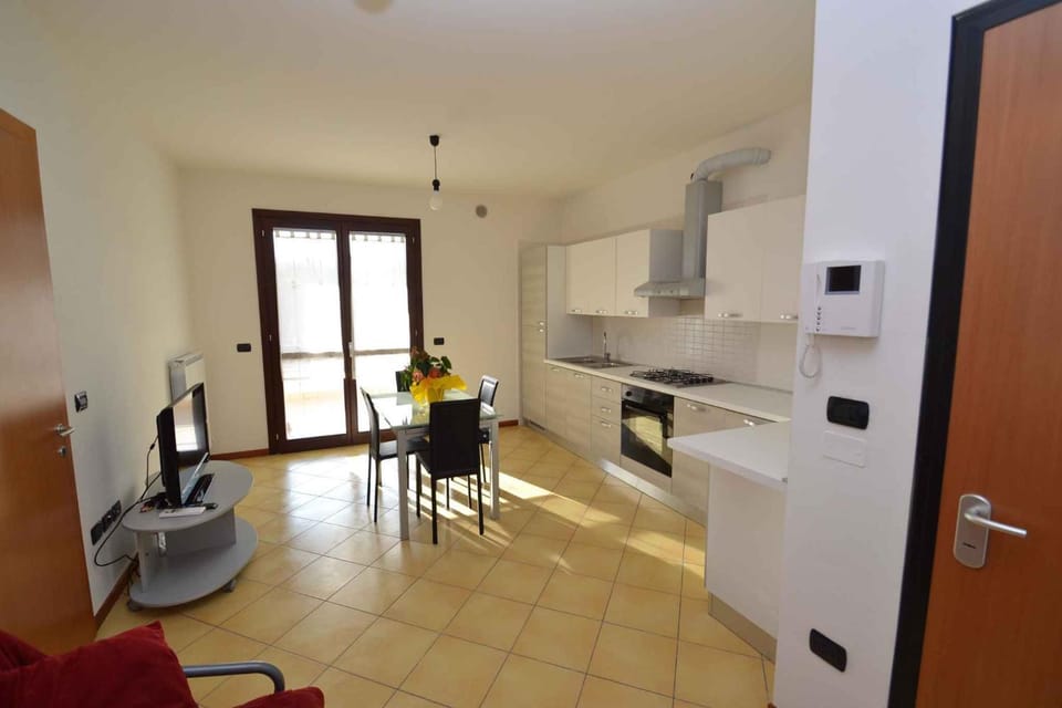 TV and multimedia, Balcony/Terrace, Kitchen or kitchenette, Living room, Seating area, Dining area
