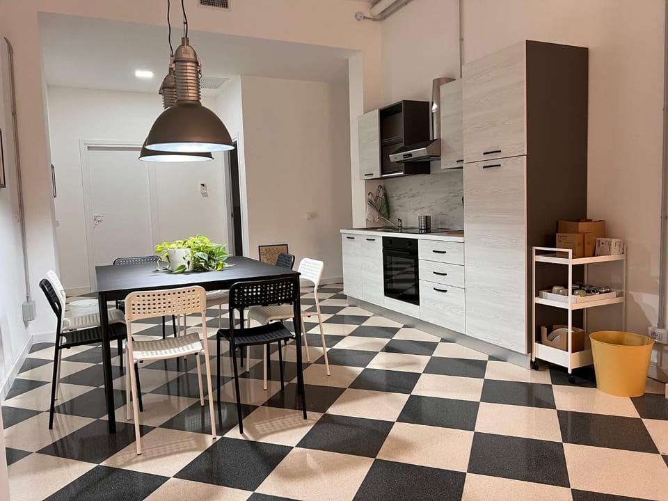 Kitchen or kitchenette, Dining area, oven, stove
